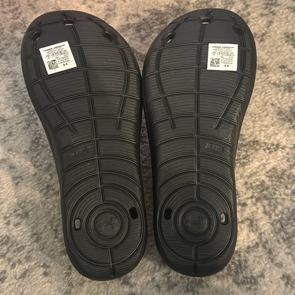 Under Armour Slides/Flip Flops - Picture 5 of 5